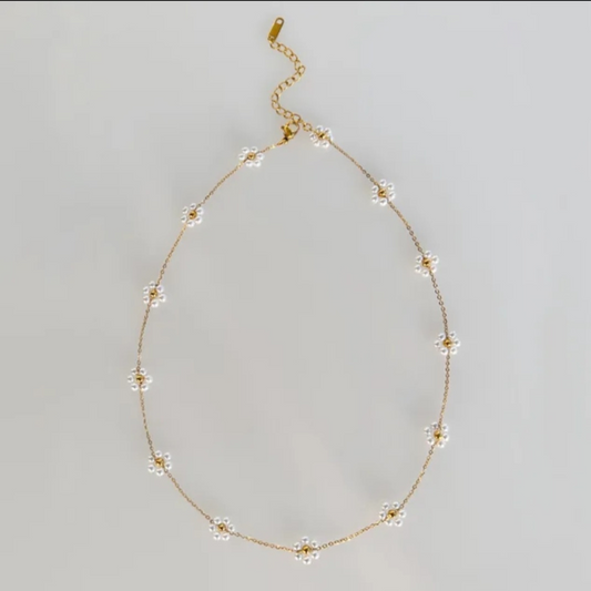 Dainty pearl set necklace