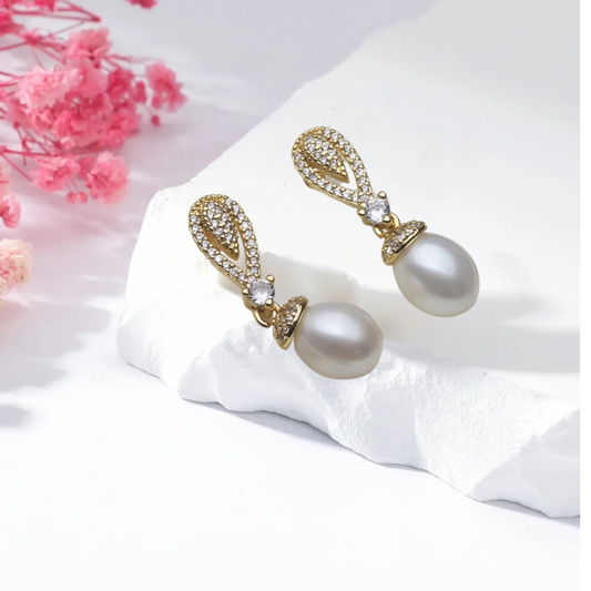 Dangling Natural Pearl Earrings