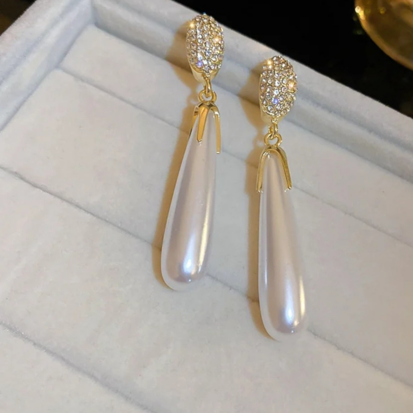 Drop long pearl earrings