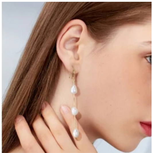 Droplet pearl earring