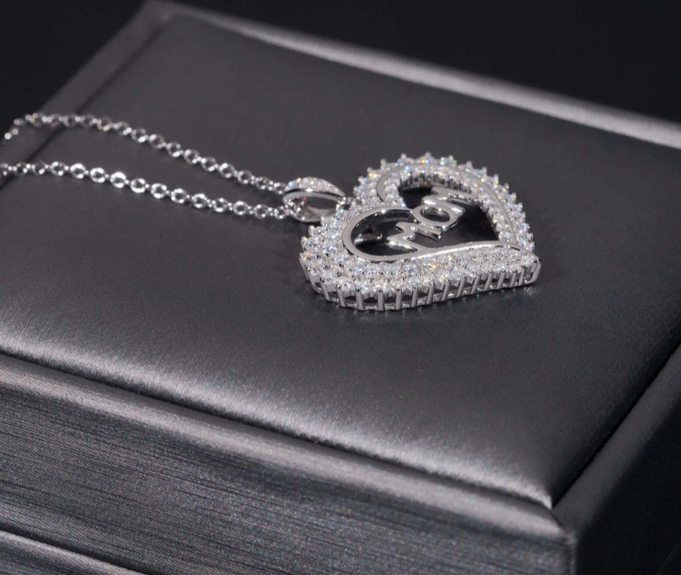 MOM MOISSANITE NECKLACE